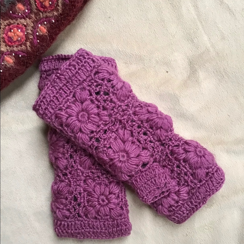 Nirvanna Designs Fingerless Handwarmers